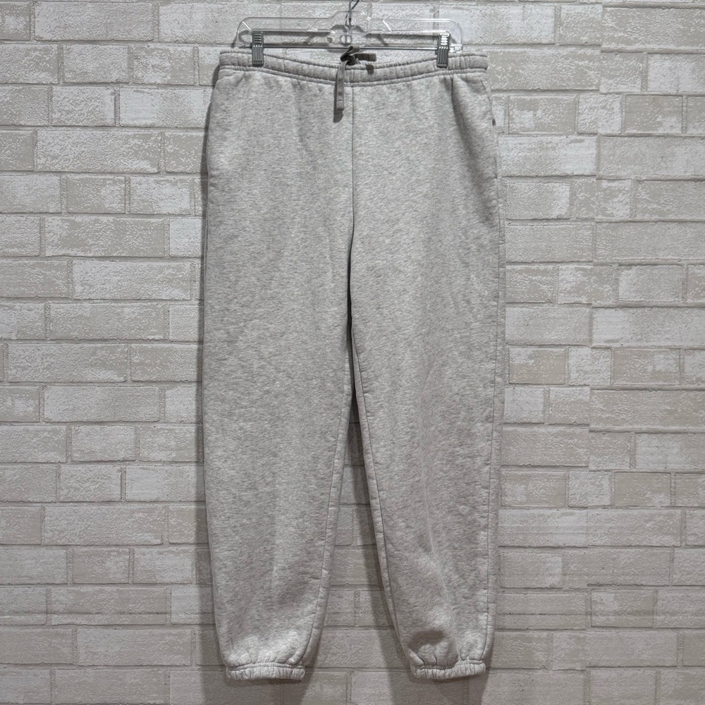 VUORI Restore Classic Sweatpant In Pale Grey Heather - Size - Medium